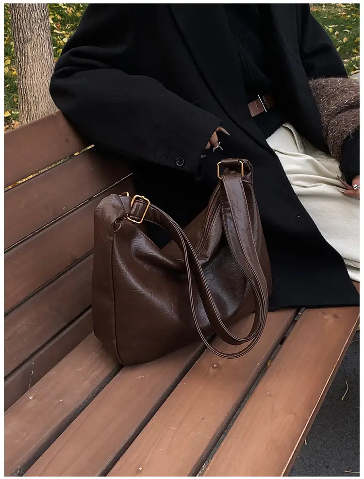 Women's Large Capacity Crossbody Bag Autumn Winter Retro High End — feature 12