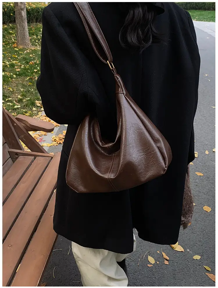 Women's Large Capacity Crossbody Bag Autumn Winter Retro High End — feature 13