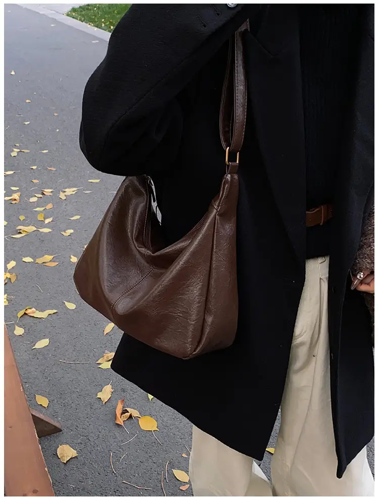 Women's Large Capacity Crossbody Bag Autumn Winter Retro High End — feature 14