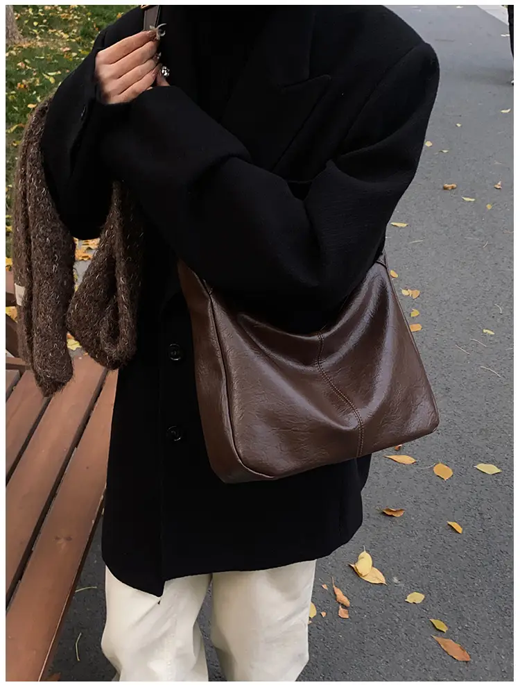 Women's Large Capacity Crossbody Bag Autumn Winter Retro High End — feature 16