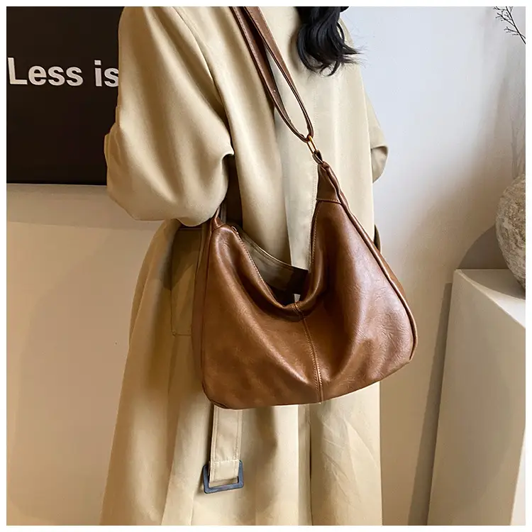 Women's Large Capacity Crossbody Bag Autumn Winter Retro High End — feature 19