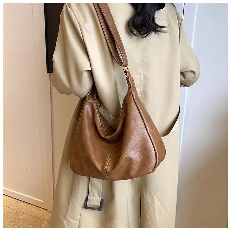 Women's Large Capacity Crossbody Bag Autumn Winter Retro High End — feature 20