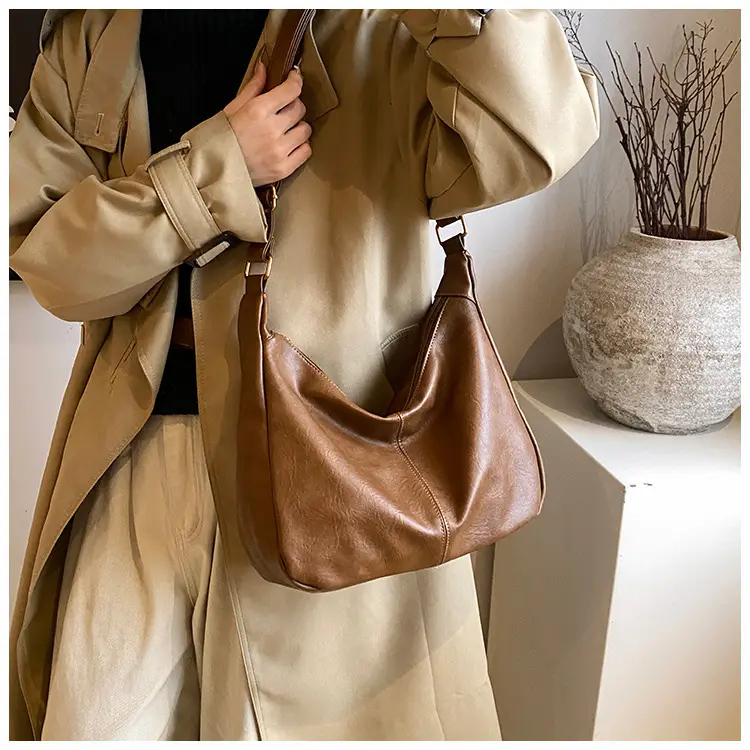 Women's Large Capacity Crossbody Bag Autumn Winter Retro High End — feature 21