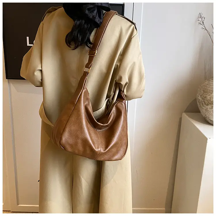Women's Large Capacity Crossbody Bag Autumn Winter Retro High End — feature 22