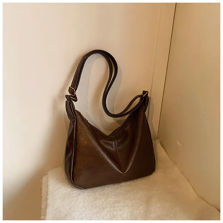 Women's Large Capacity Crossbody Bag Autumn Winter Retro High End — feature 24