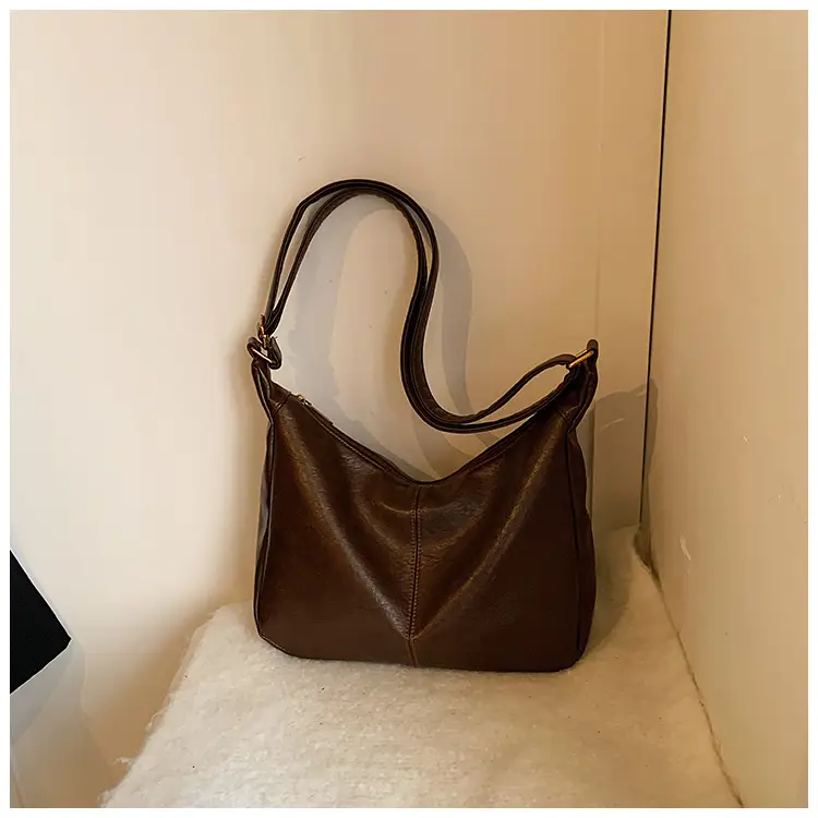 Women's Large Capacity Crossbody Bag Autumn Winter Retro High End — feature 25