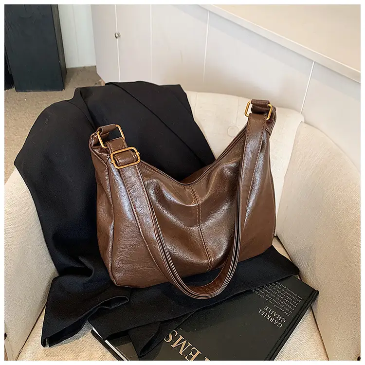 Women's Large Capacity Crossbody Bag Autumn Winter Retro High End — feature 30