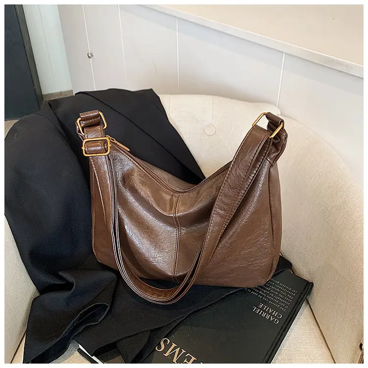 Women's Large Capacity Crossbody Bag Autumn Winter Retro High End — feature 31