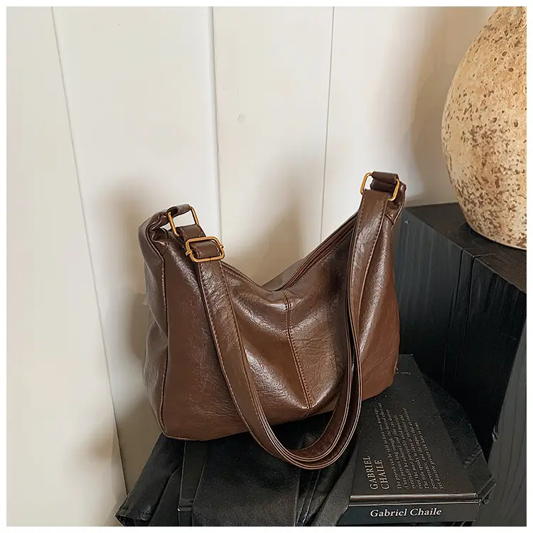 Women's Large Capacity Crossbody Bag Autumn Winter Retro High End — feature 32