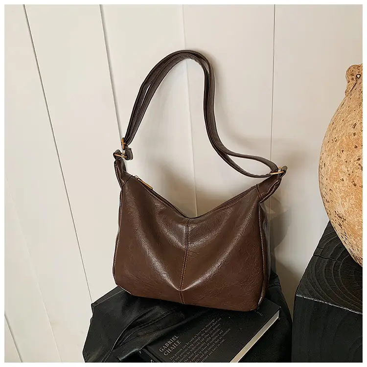Women's Large Capacity Crossbody Bag Autumn Winter Retro High End — feature 33