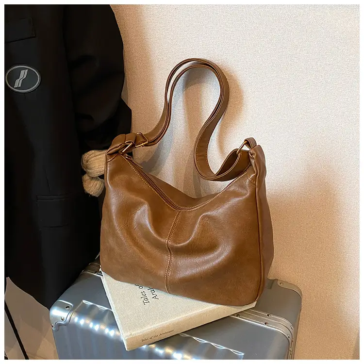 Women's Large Capacity Crossbody Bag Autumn Winter Retro High End — feature 37