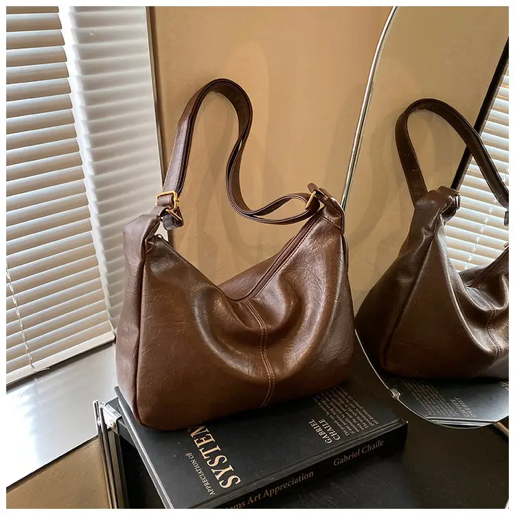 Women's Large Capacity Crossbody Bag Autumn Winter Retro High End — feature 40