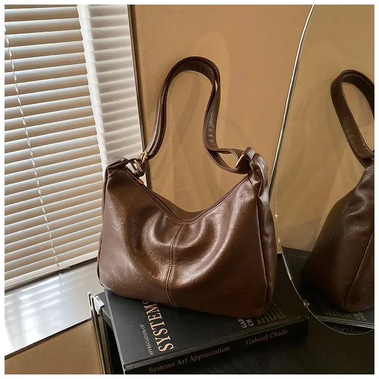 Women's Large Capacity Crossbody Bag Autumn Winter Retro High End — feature 41