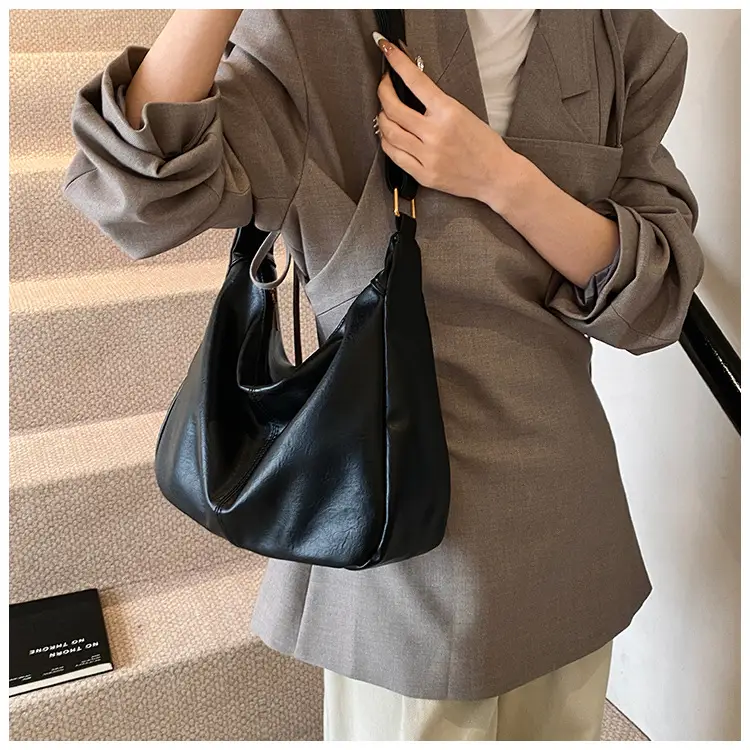 Women's Large Capacity Crossbody Bag Autumn Winter Retro High End — feature 9