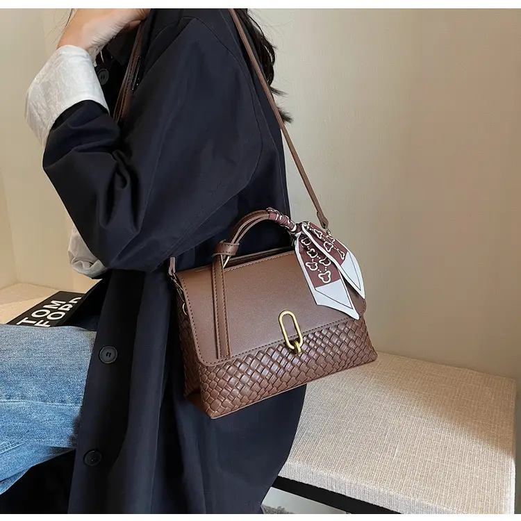 Women's Retro Brown Shoulder Messenger Bag 2023 — feature 17