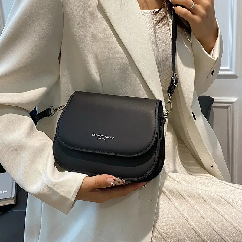 Black Messenger Bag for Women Winter 2024 - Image 9