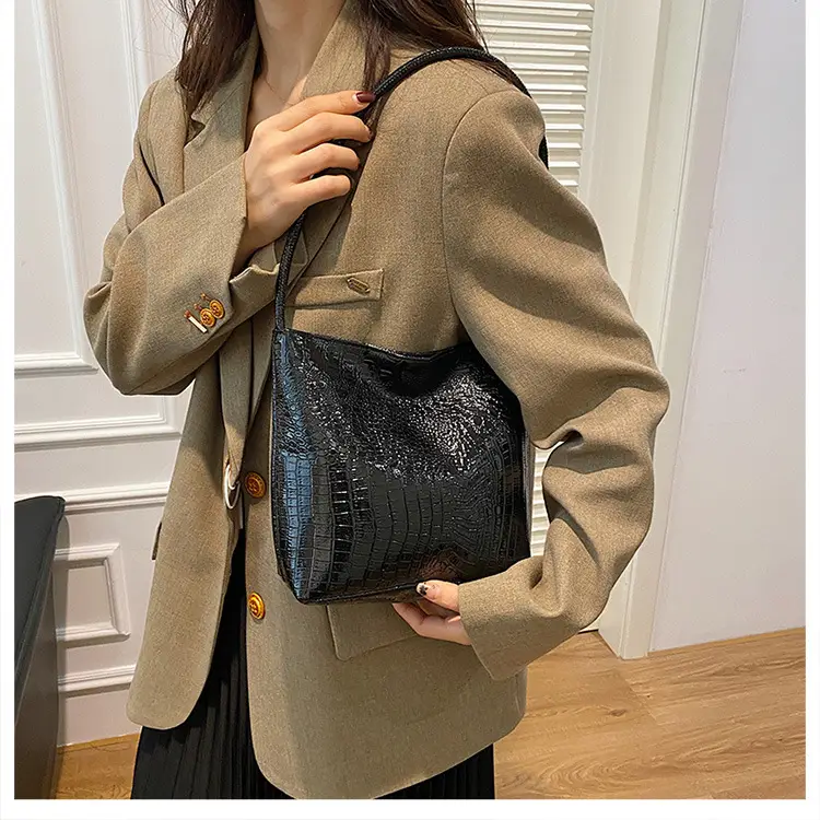 Women's Croc Leather Shoulder Bag Gold Silver Black — feature 13