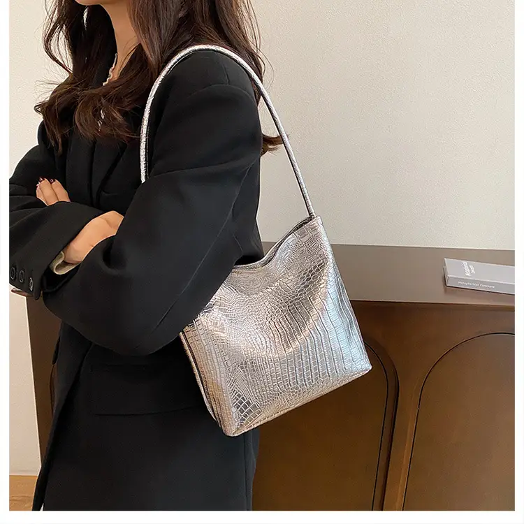 Women's Croc Leather Shoulder Bag Gold Silver Black — feature 15