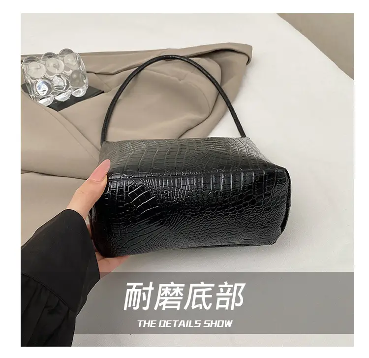 Women's Croc Leather Shoulder Bag Gold Silver Black — feature 6