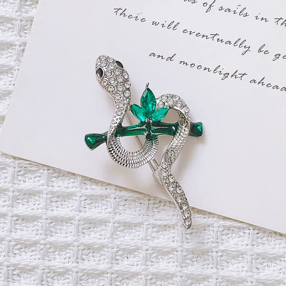Luxury Gold Snake Niche Brooch for Women - Image 5