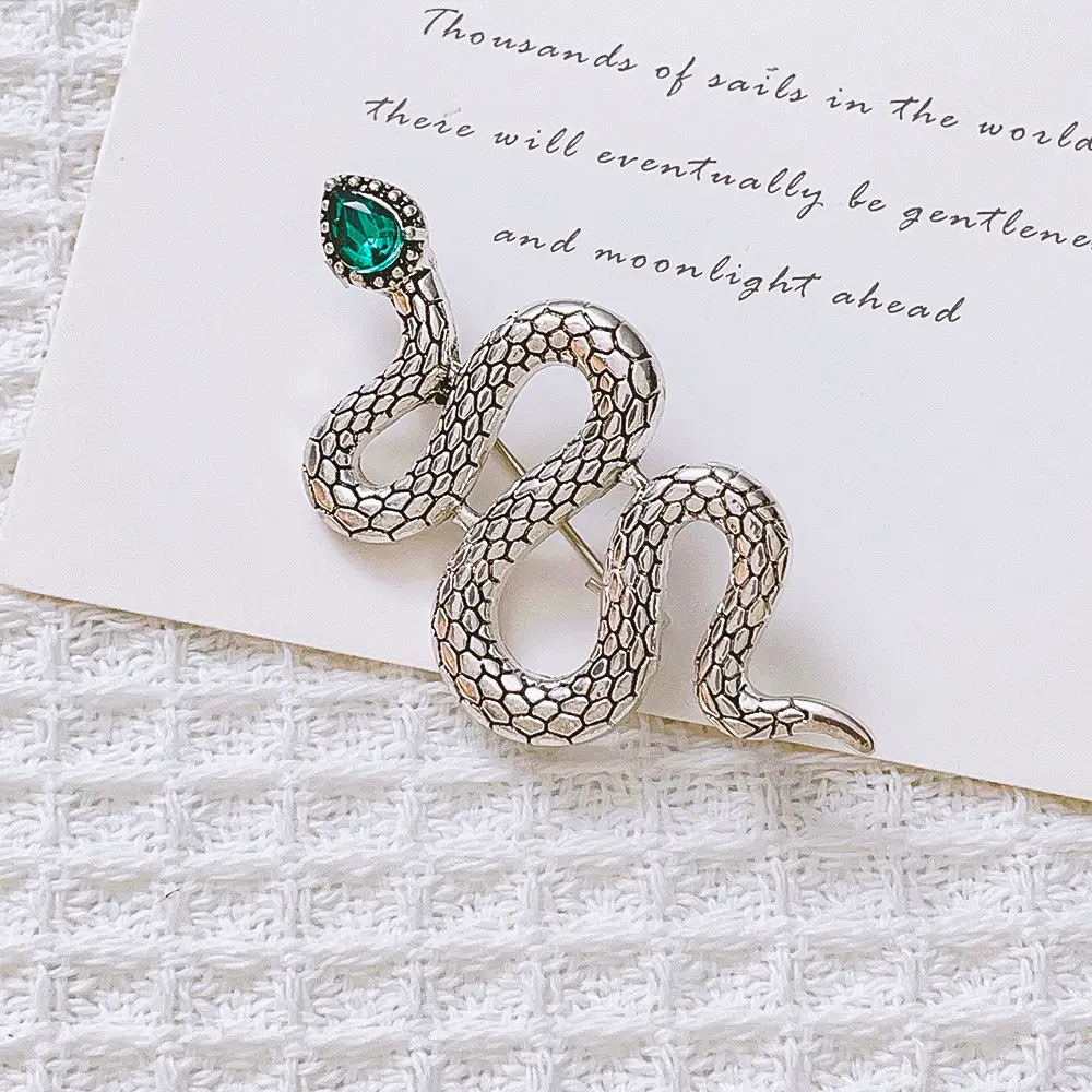 Luxury Gold Snake Niche Brooch for Women - Image 9