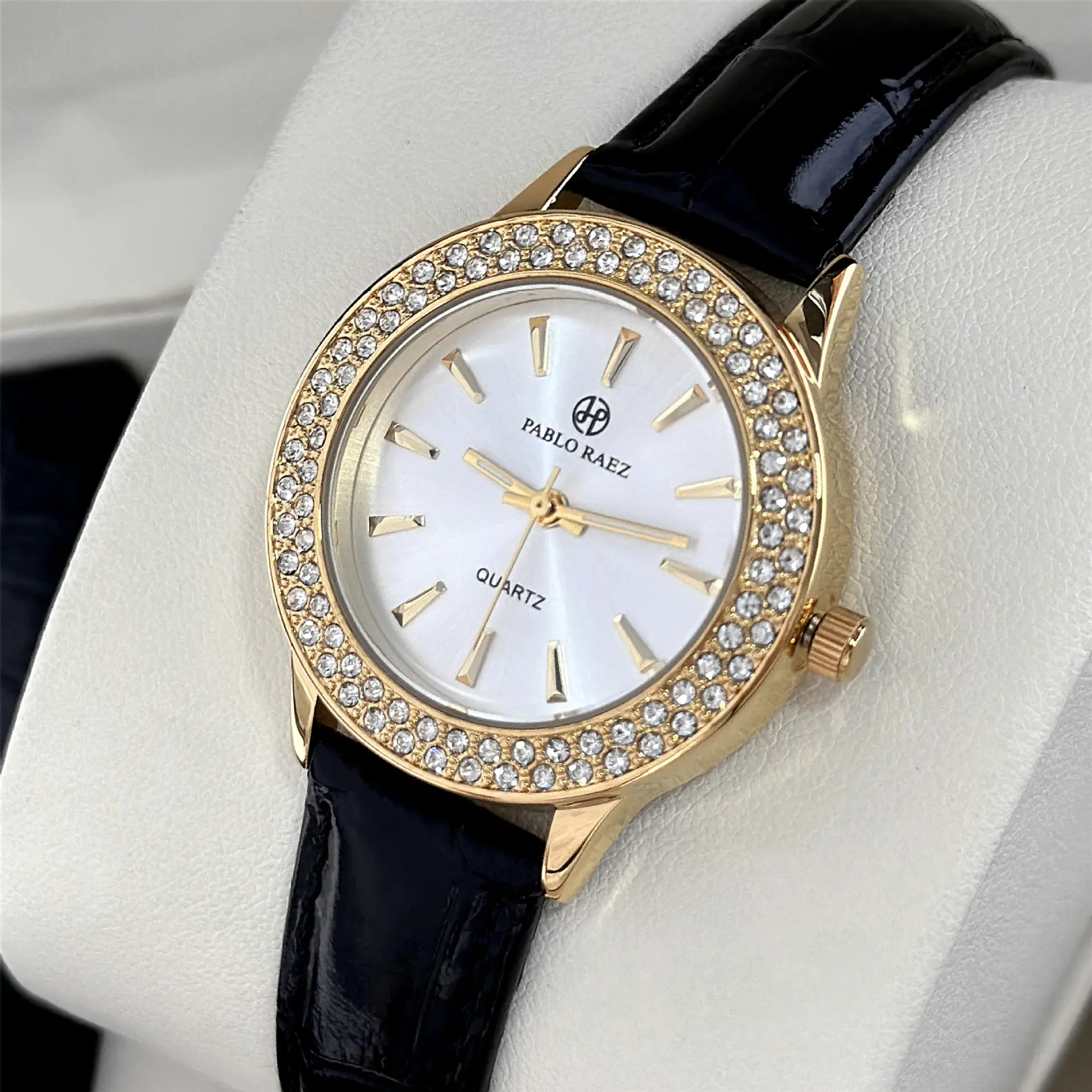 Golden Retro Women's Watch with Rhinestone Dial - Image 3