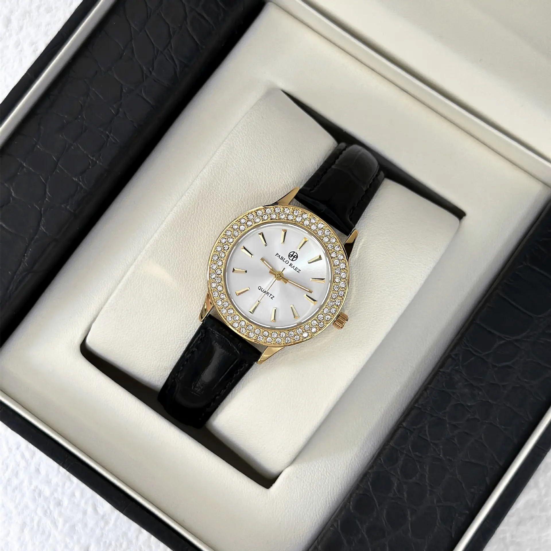 Golden Retro Women's Watch with Rhinestone Dial - Image 4