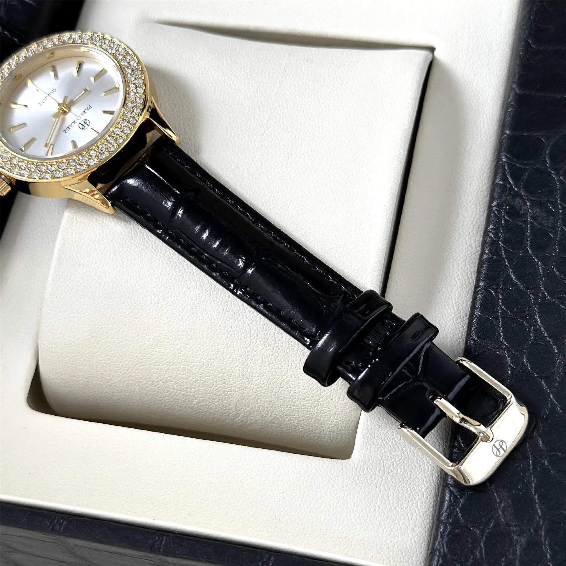 Golden Retro Women's Watch with Rhinestone Dial - Image 6