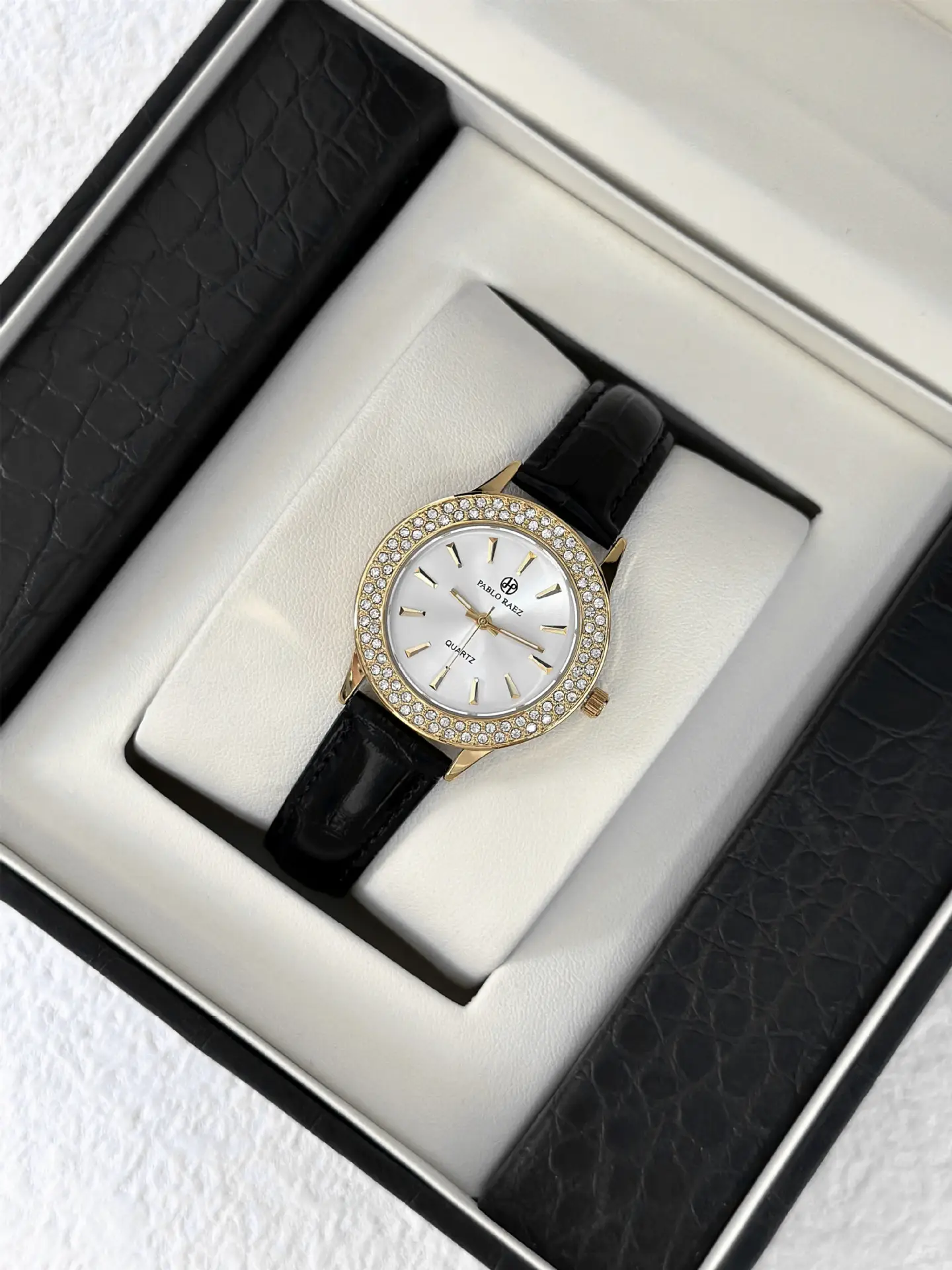 Golden Retro Women's Watch with Rhinestone Dial — feature 10