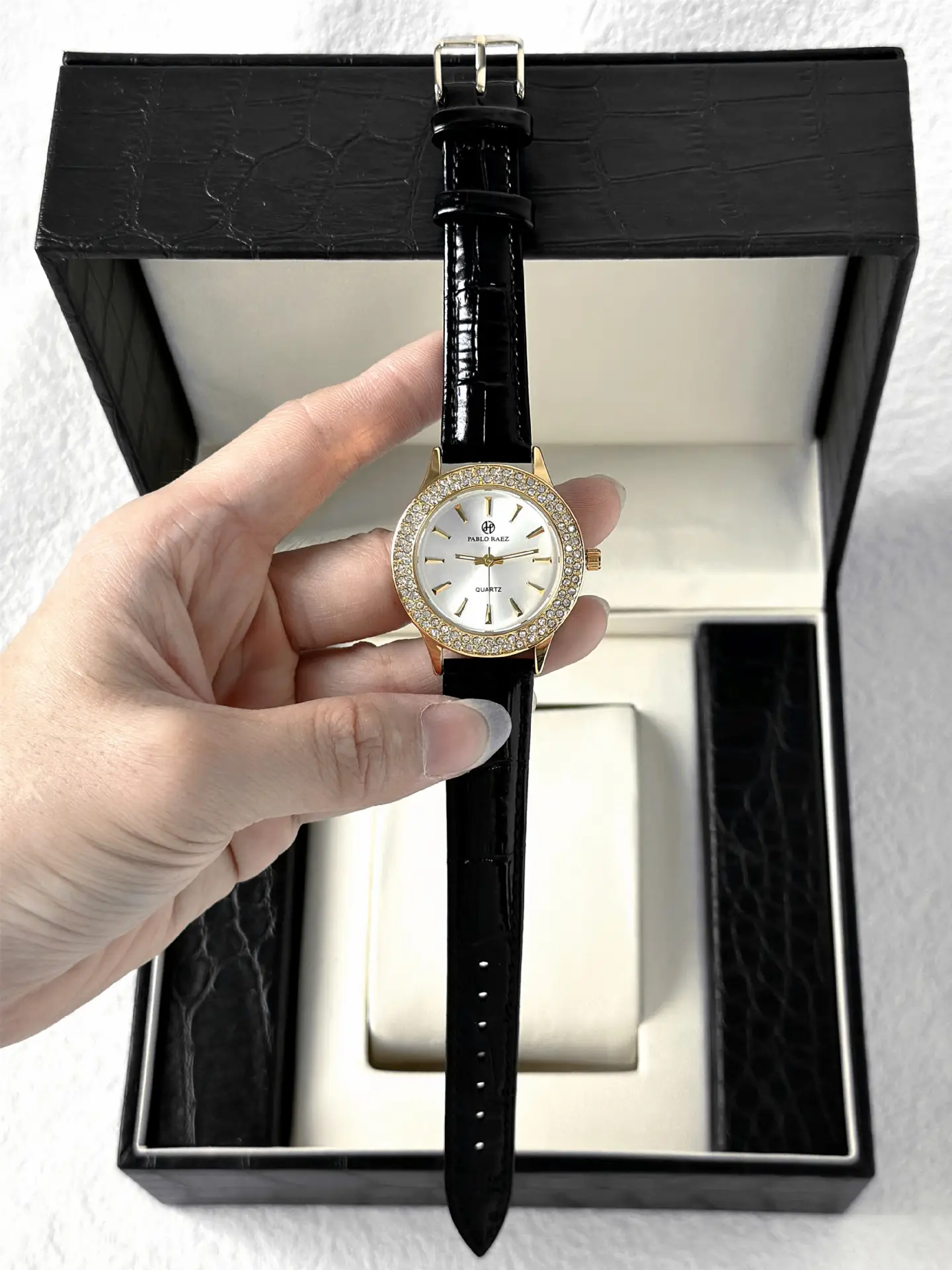 Golden Retro Women's Watch with Rhinestone Dial — feature 11