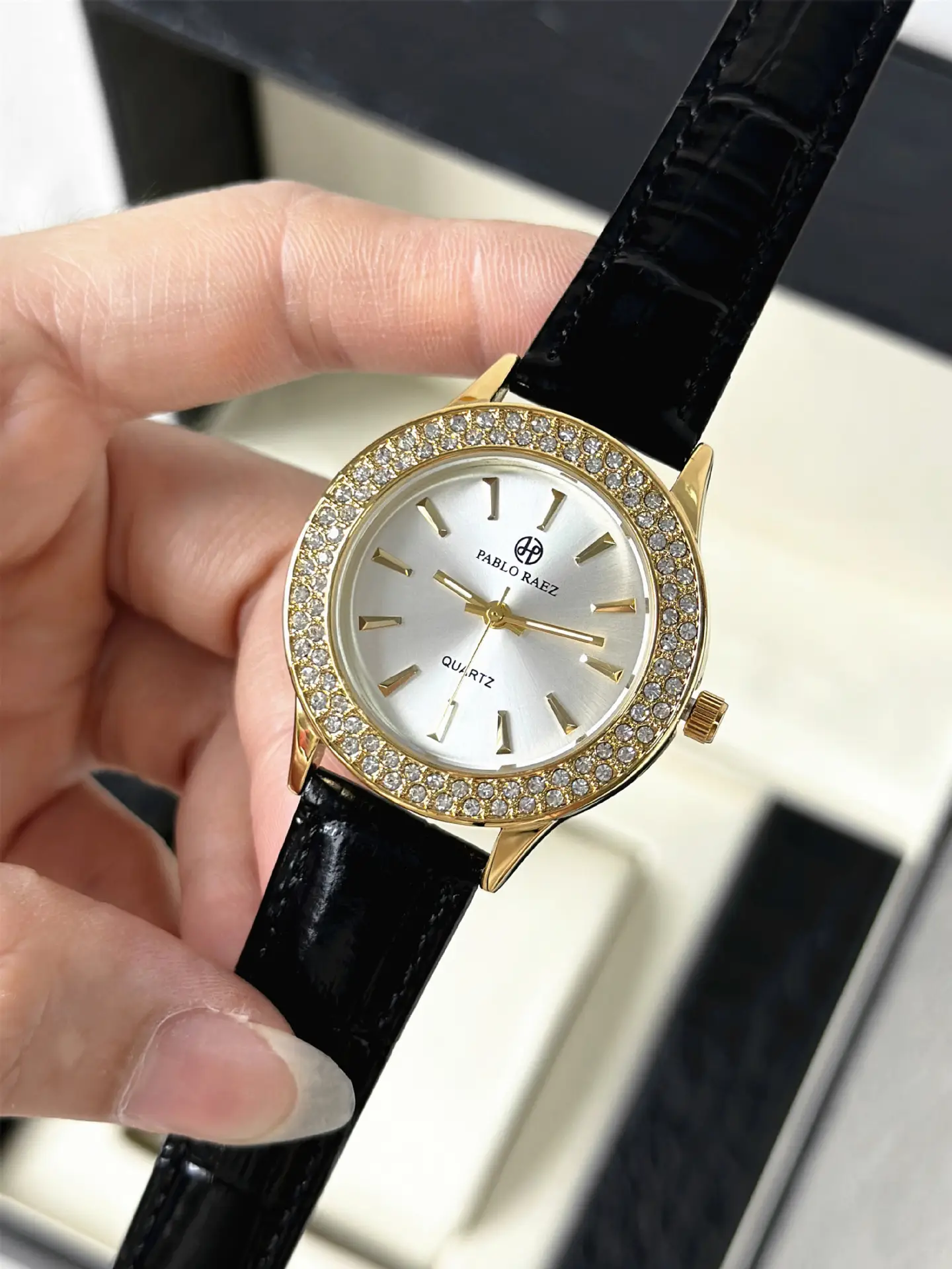 Golden Retro Women's Watch with Rhinestone Dial — feature 16