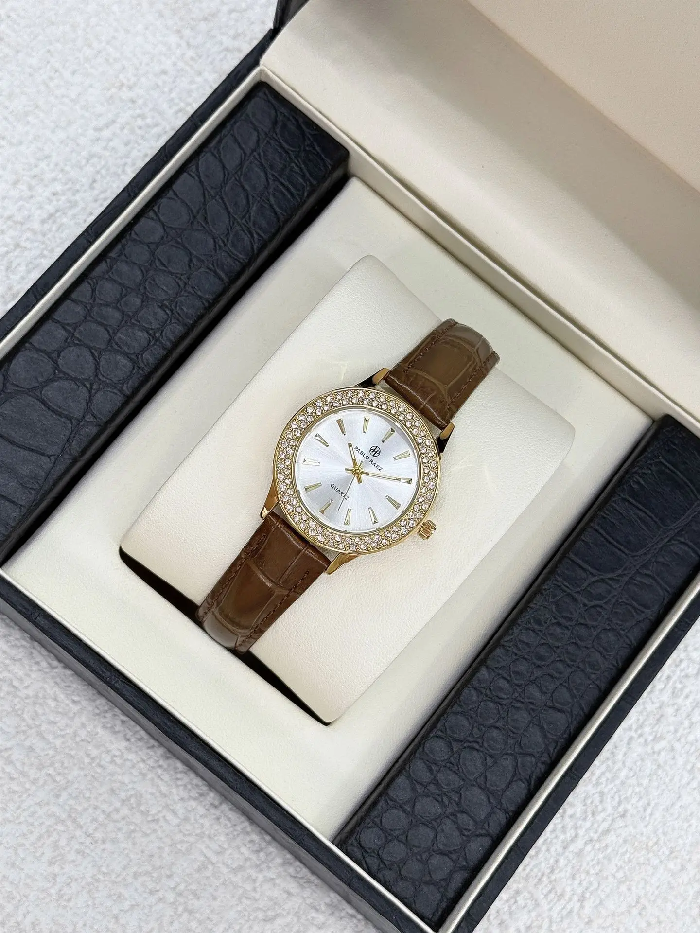 Golden Retro Women's Watch with Rhinestone Dial — feature 22