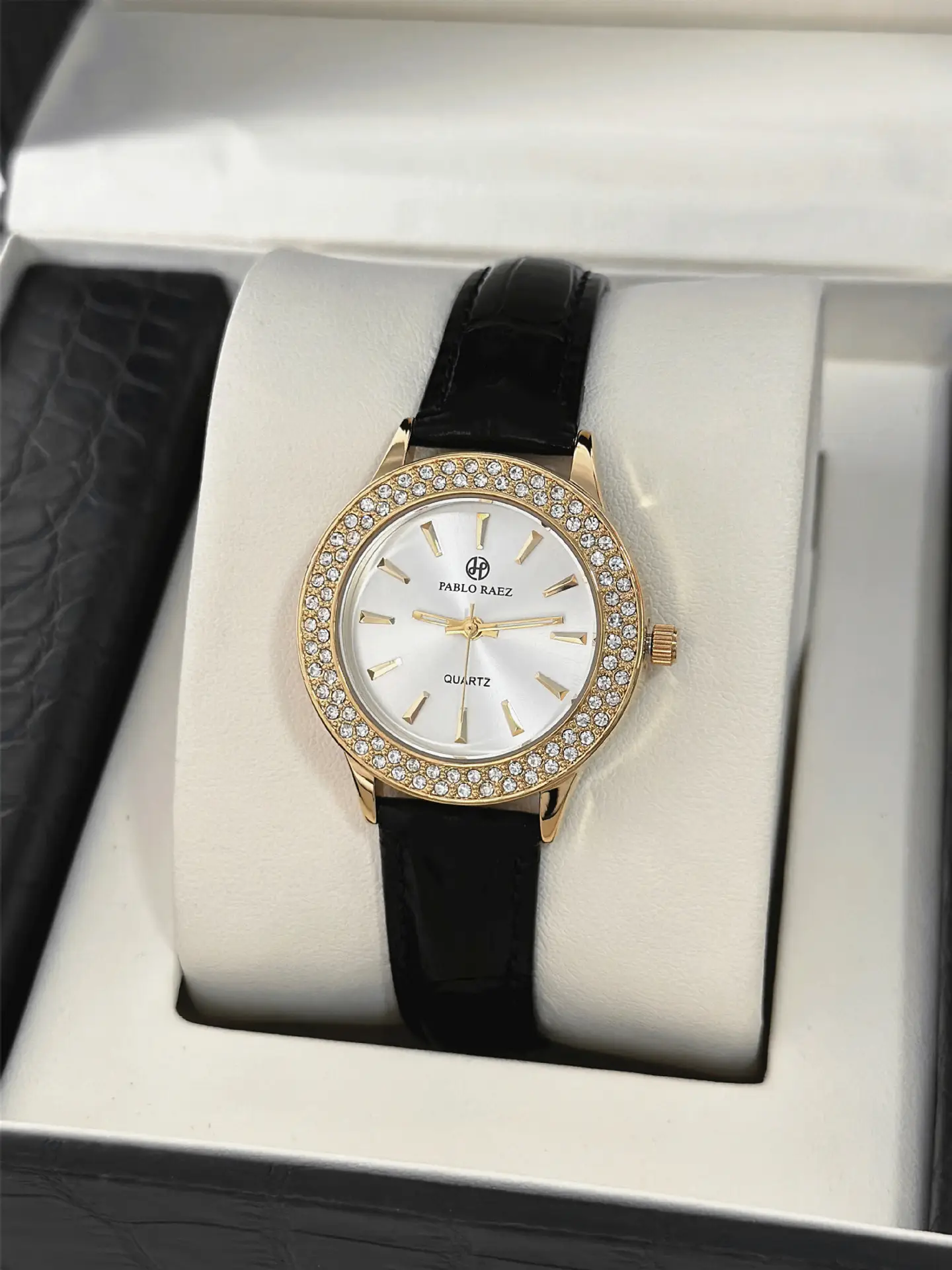 Golden Retro Women's Watch with Rhinestone Dial — feature 7