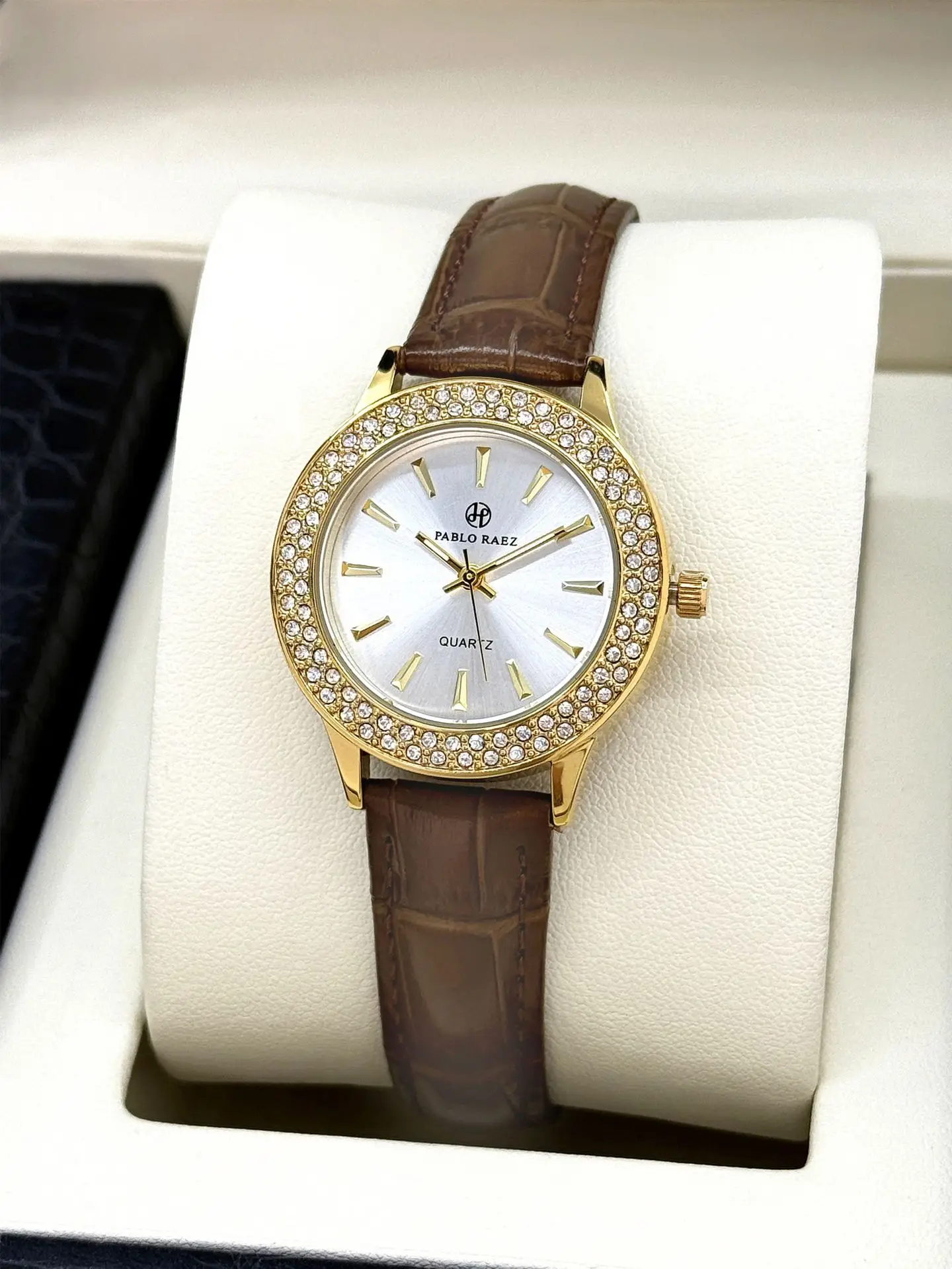 Golden Retro Women's Watch with Rhinestone Dial - Image 2