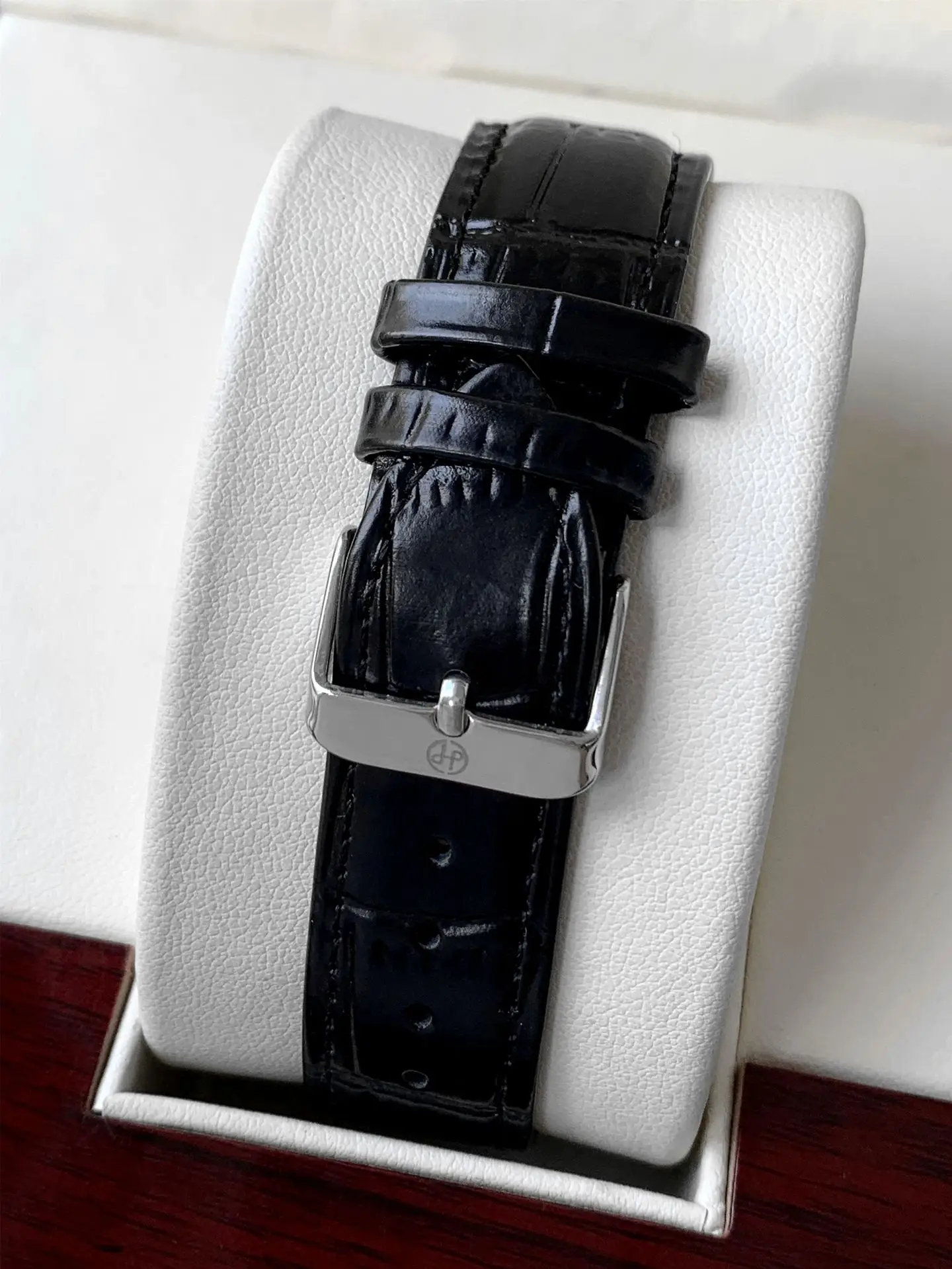 Men's Luminous Quartz Watch with Black Leather Band — feature 10