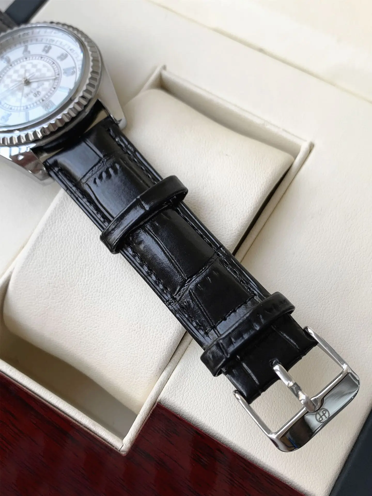 Men's Luminous Quartz Watch with Black Leather Band — feature 11