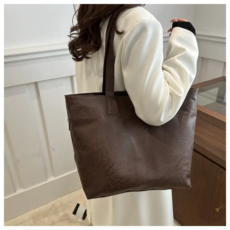 Women's Brown Leather Large Tote Bag — feature 7