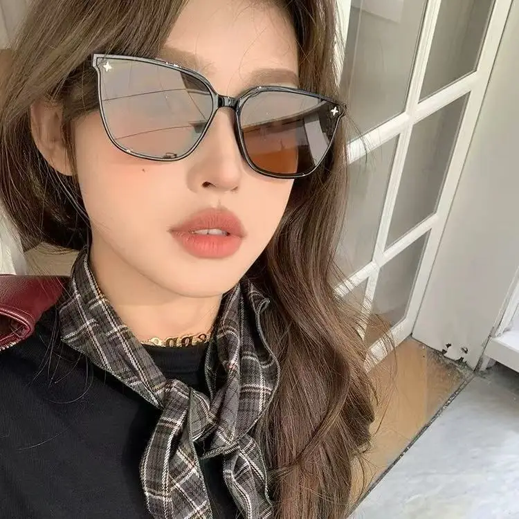 2025 Retro Sunglasses Black Frame Anti-UV Slimming Women - Image 9