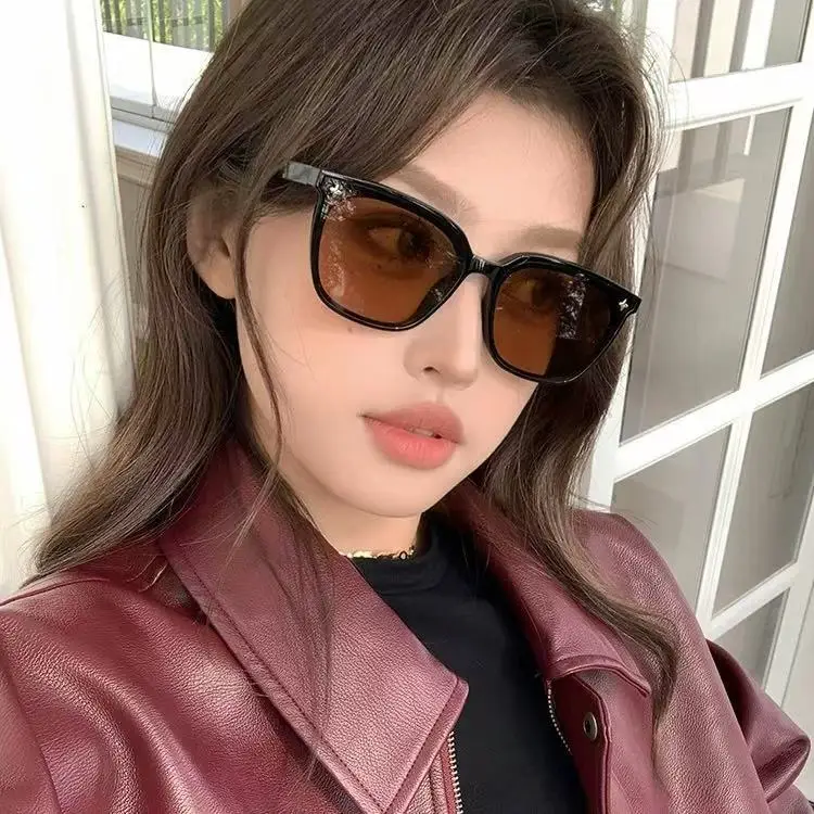2025 Retro Sunglasses Black Frame Anti-UV Slimming Women - Image 10