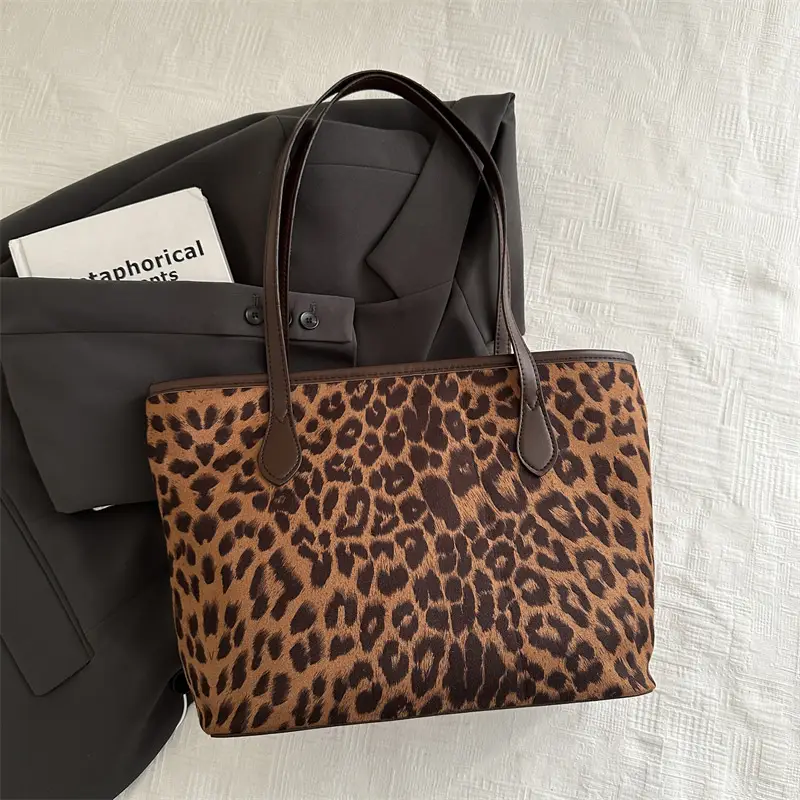 Leopard Print Large Capacity Women's Shoulder Bag - Image 3