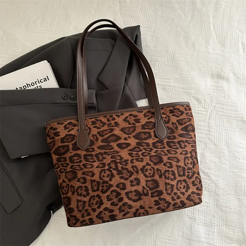 Leopard Print Large Capacity Women's Shoulder Bag - Image 4