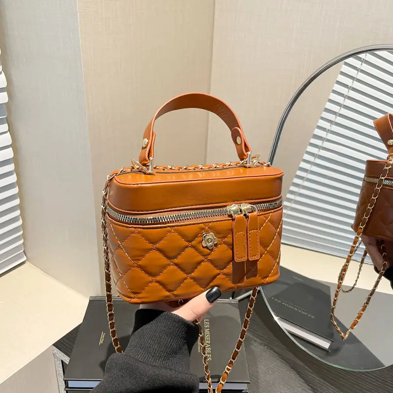 White Diamond Chain Shoulder Bag for Women - Image 7