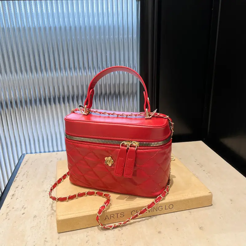 White Diamond Chain Shoulder Bag for Women - Image 8