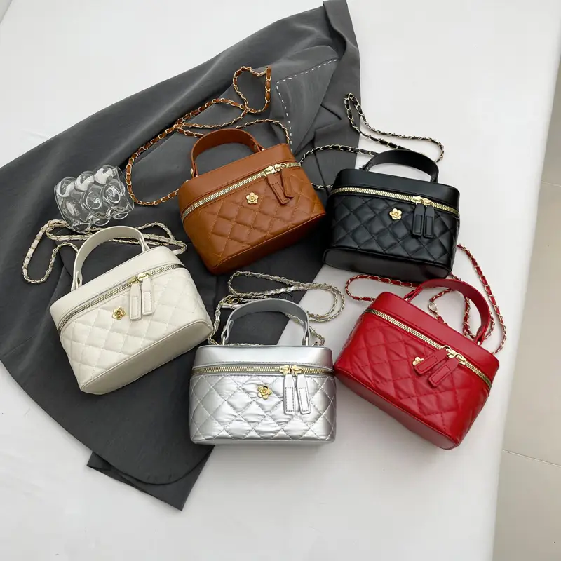 White Diamond Chain Shoulder Bag for Women - Image 9