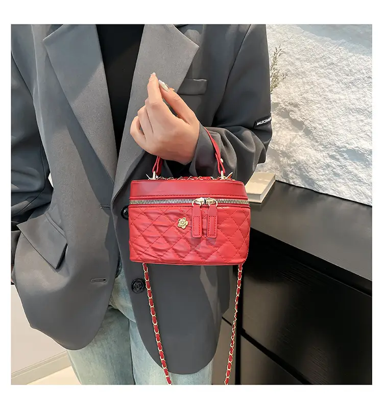 White Diamond Chain Shoulder Bag for Women — feature 17
