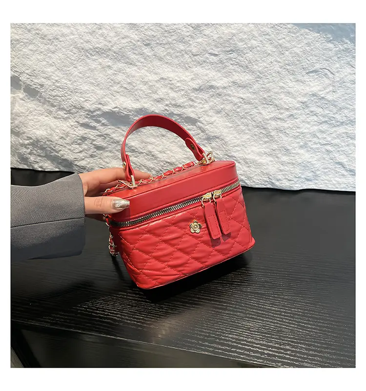 White Diamond Chain Shoulder Bag for Women — feature 18