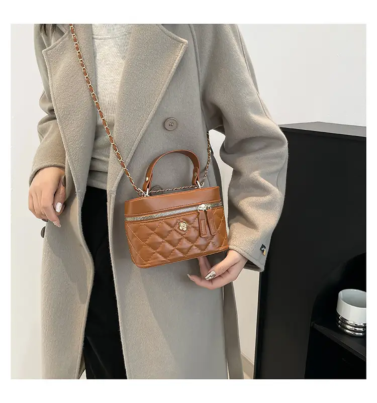 White Diamond Chain Shoulder Bag for Women — feature 19