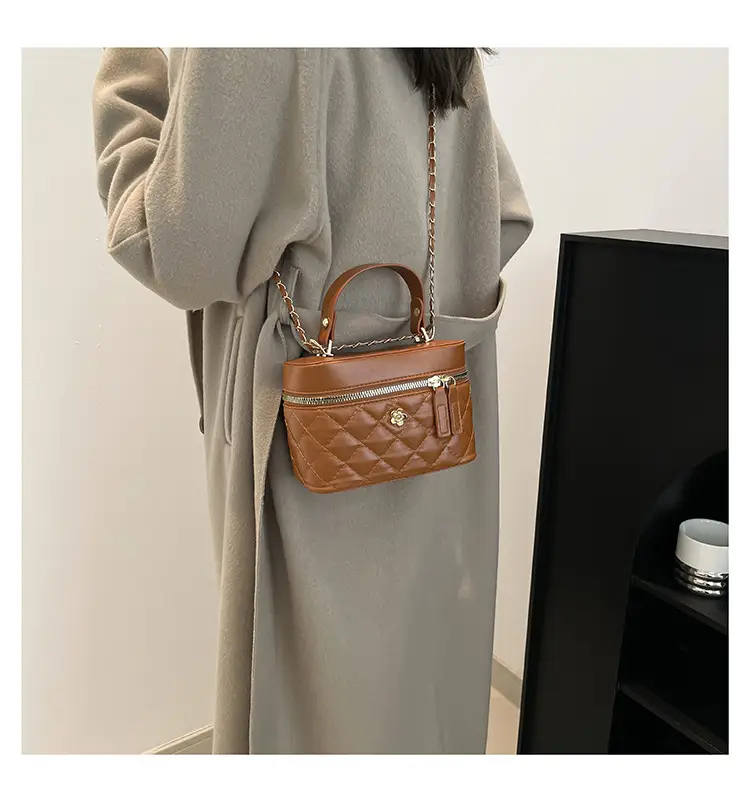 White Diamond Chain Shoulder Bag for Women — feature 20