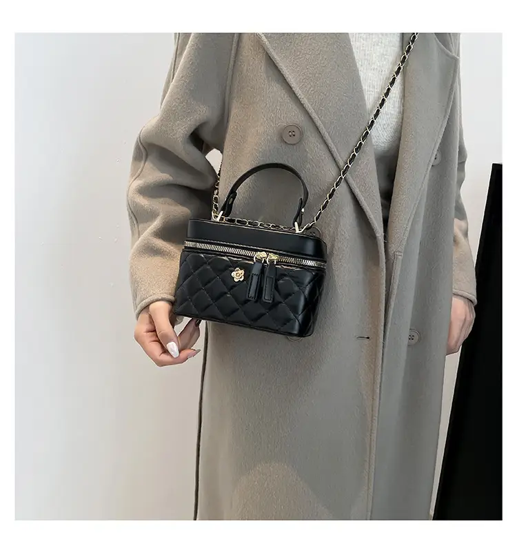White Diamond Chain Shoulder Bag for Women — feature 22