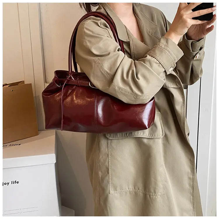 Women's Retro Brown Leather Commuter Tote Bag 2024 — feature 17